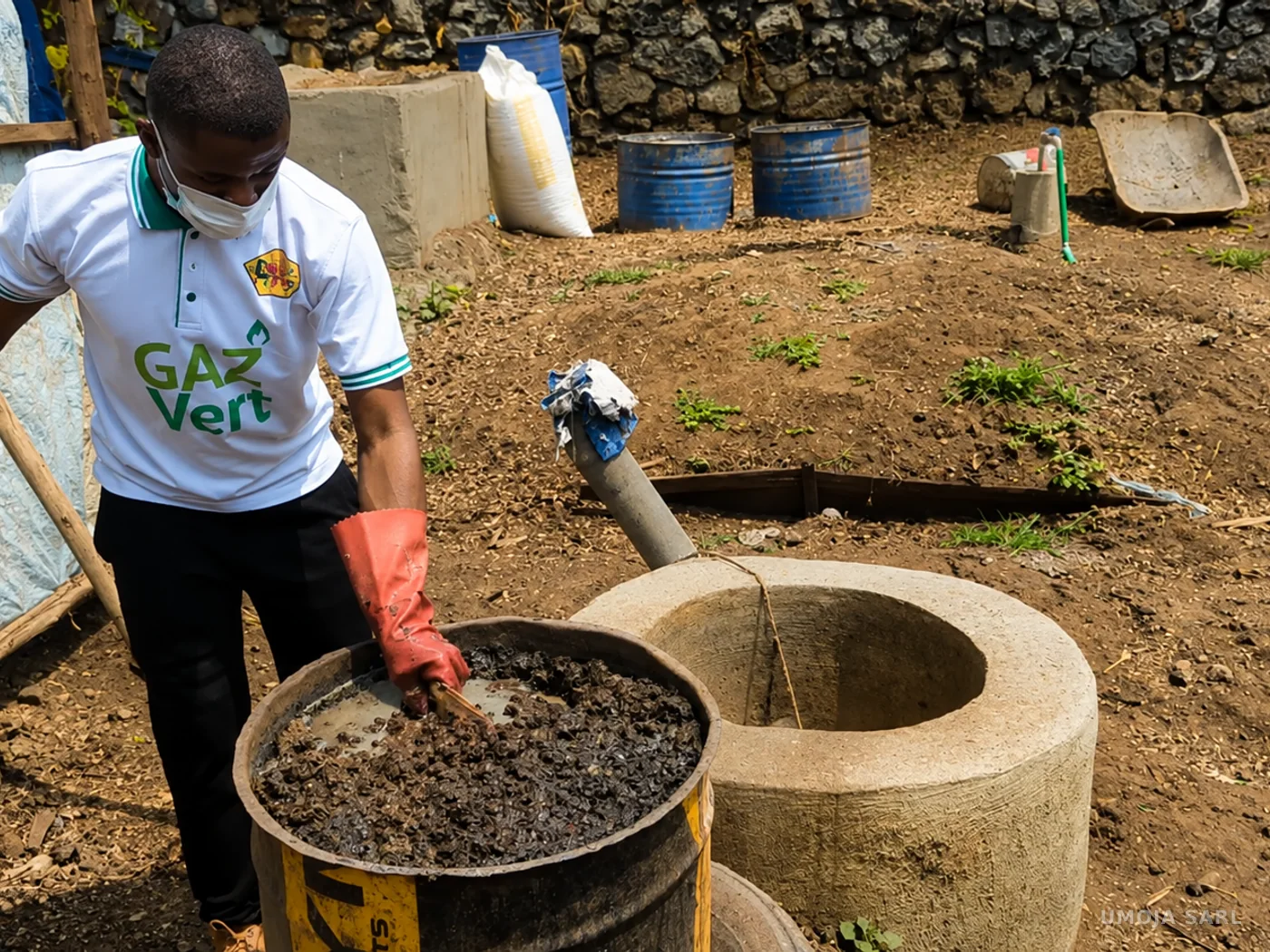 Chargement de matières organiques dans une installation UMOJA