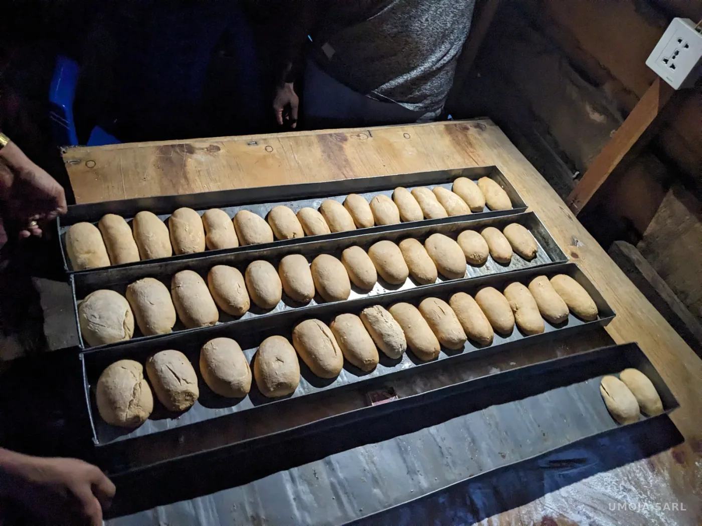 Production de pain à la mini-pâtisserie écologique UMOJA à Goma